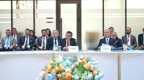 Türk dünyasının eğitim alanındaki iş birliği, Kazakistan'ın manevi başkenti Türkistan'da düzenlenen kritik bir zirveyle yeni bir boyuta taşındı.