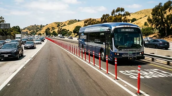 Amerika Birleşik Devletleri'nin en kalabalık eyaletlerinden Kaliforniya, şehirler arası ulaşımda ezber bozacak devasa bir altyapı projesini masaya yatırdı.