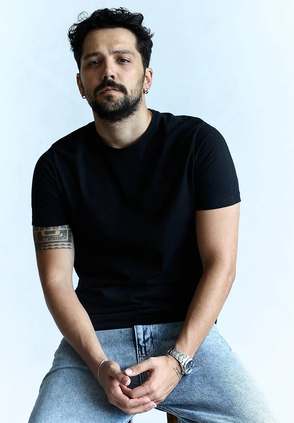 Çok Güzel Hareketler Bunlar programıyla tanınan Emre Aslan’ın Taşacak Bu Deniz’in yeni sezon kadrosuna dahil olduğu yönünde paylaşımlar yapılmaya başlanmıştı.