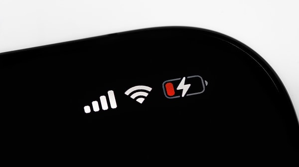 Bazı iPhone kullanıcıları, telefonlarının %80’den sonra şarj almayı durdurduğunu fark ediyor.