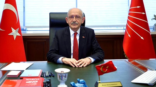 Türk halk müziği ve özgün müziğin simge isimleri, eserlerinin siyasi propaganda malzemesi yapılmasına karşı ortak bir duruş sergileyerek CHP yönetimiyle köprüleri attı.