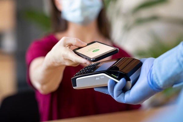 Uzmanlara göre temassız kartlarda kullanılan NFC teknolojisi güvenlik önlemleri içerse de tamamen risksiz değil.