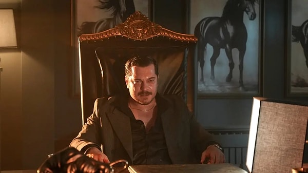 Eşref Rüya, yeni sezon onayı alan diziler arasında yer alsa da bu karar değiştirilmiş ve Eşref Rüya'nın final yapacağı duyurulmuştu.