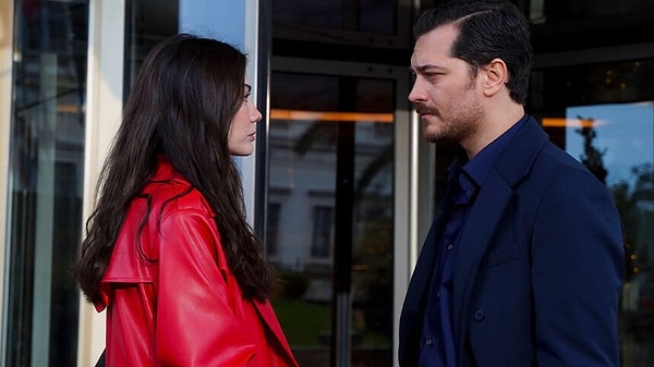 Geçtiğimiz iki sezona damga vuran ve yeni bir fenomen yaratan Eşref Tek, bir anda alınan final kararının ardından ekranlara veda etti.