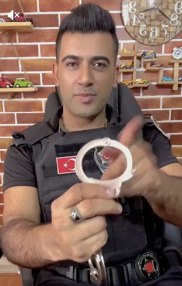 "Yakışıklı Güvenlik" mesleği bıraktı.