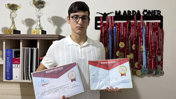 İlk madalyasını 8 yaşında kazanan Öner, zamanla hem ulusal yarışmalarda hem de okul sporlarında önemli başarılar elde etti.