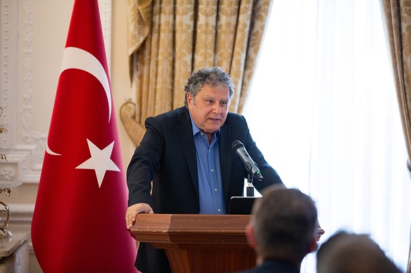 Uluslararası diplomasi sahnesinde, spor ve kültür alanlarında Türkiye’nin giderek ağırlığını artırdığını ifade eden Büyükelçi Ertaş, önümüzdeki dönemde NATO Zirvesi, COP31 ve Türk Devletleri Teşkilatı Zirvesi gibi dünya gündemini belirleyen dev organizasyonlara ev sahipliği yapılacağını belirtti.