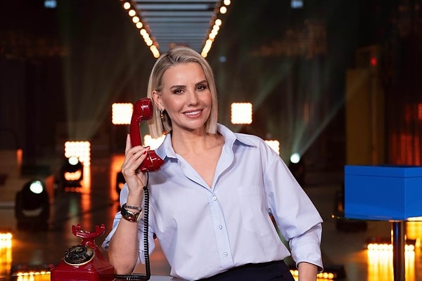 Bir döneme damga vuran Var Mısın Yok Musun, Esra Erol'un sunumuyla ATV ekranlarında yayınlanıyor.