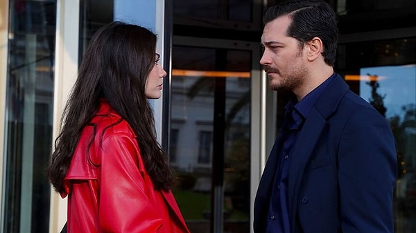 Geçtiğimiz iki sezona damga vuran ve yeni bir fenomen yaratan Eşref Tek, bir anda alınan final kararının ardından ekranlara veda etti.