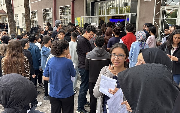 Veliler çocuklarını yalnız bırakmadı.