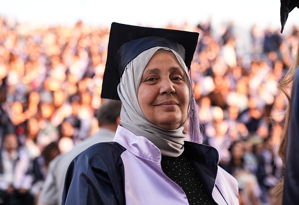 Nadide Kazmaz, yakalandığı kanser nedeniyle üniversiteyi yarıda bırakmak zorunda kaldı.