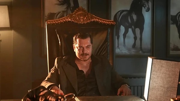 Çağatay Ulusoy ve Demet Özdemir'li Eşref Rüya final yaptı.