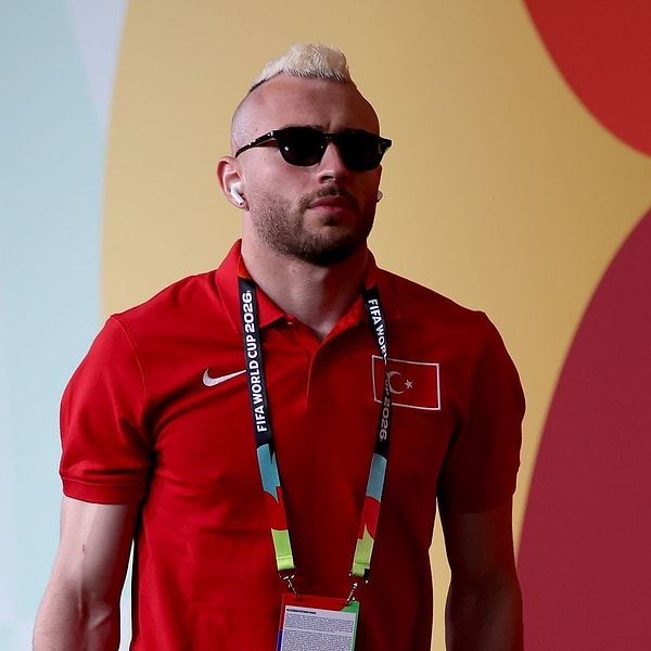 Türkiye’nin tam 26 yıllık Dünya Kupası hasretinin ardından turnuvadaki ilk maçına büyük bir umutla çıkan A Milli Futbol Takımımız, Avustralya karşısında aldığı 2-0’lık yenilgiyle ülkeyi derin bir hayal kırıklığına uğrattı.