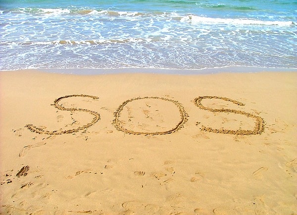 SOS'un resmi olarak bir anlam taşımamasına karşın "Save Our Souls" veya "Save Our Ship" gibi yorumlar öylesine tutarlı hissettirilmektedir ki pek çok ansiklopedi ve haber kaynağı yıllarca bu yanlış bilgiyi aktardı.