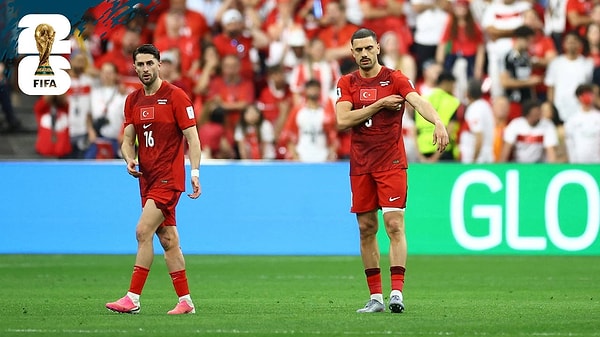 Merih Demiral, YouTube'da takım arkadaşlarıyla röportajlar yapıyor.