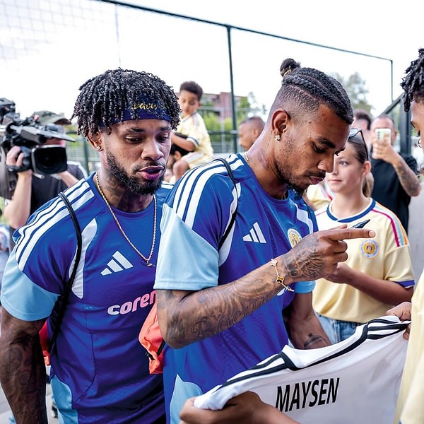 Leandro & Juninho Bacuna – Curaçao
