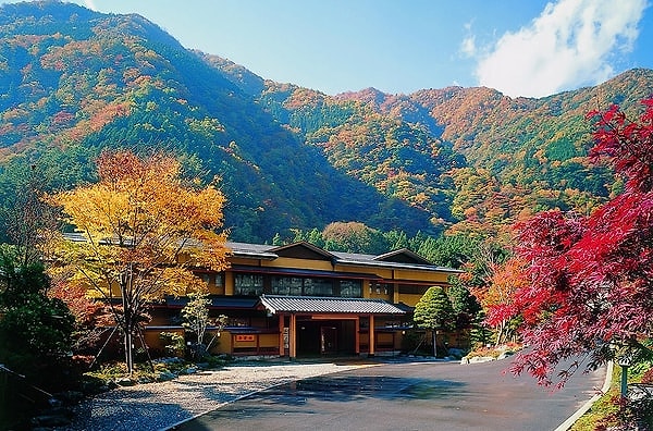 2. Nishiyama Onsen Keiunkan - 705