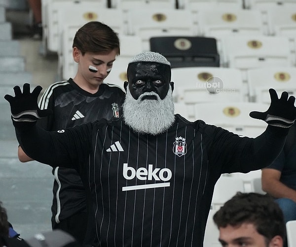 Beşiktaş tribünlerinin renksiz simasıydı...