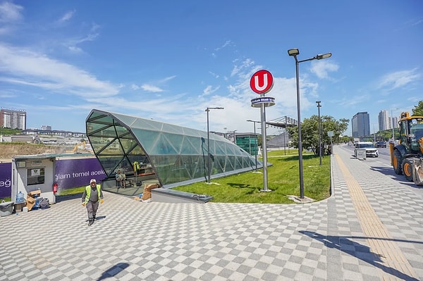 Ulaştırma ve Altyapı Bakanı Abdulkadir Uraloğlu tarafından yapılan son açıklamayla, İstanbulluların büyük bir merakla beklediği yeni metro projesinde geri sayım resmen başladı.