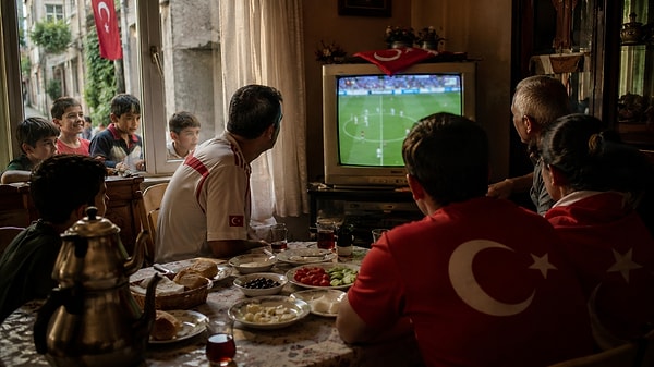 4. “2002 ruhu” dediğimiz o tarif edilmesi zor ama çok güçlü his