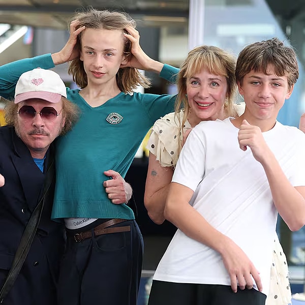2010 yılından bu yana birlikte olan oyuncu Julie Depardieu ile müzisyen ve oyuncu Philippe Katerine, Fransız sanat dünyasının en renkli çiftleri arasında gösteriliyor.