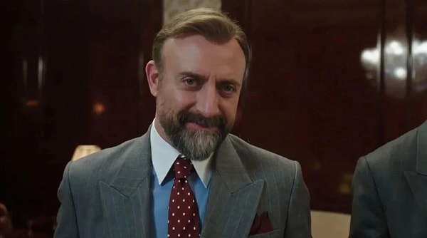 Halit Ergenç denildiğinde çoğu kişinin aklına ağırbaşlı karakterler, tarihi diziler ve güçlü oyunculuk performansları geliyor.
