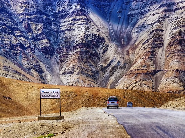 2. Magnetic Hill, Hindistan (Ladakh)