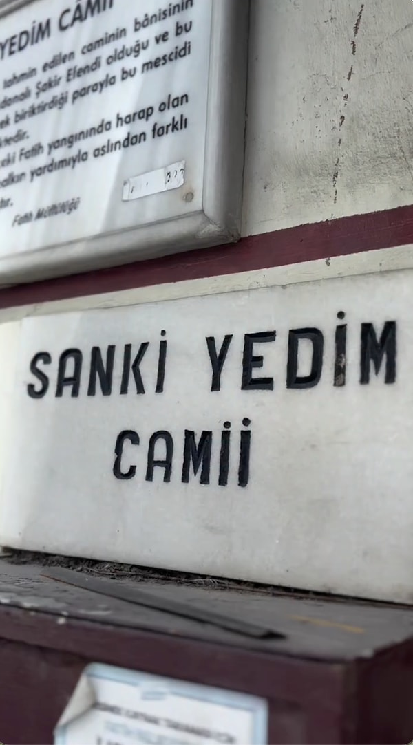 İstanbul'un Fatih ilçesinde apartmanlar arasında yer alan ve hikayesiyle dikkat çeken Sanki Yedim Camii'nin hikayesi gündem oldu.