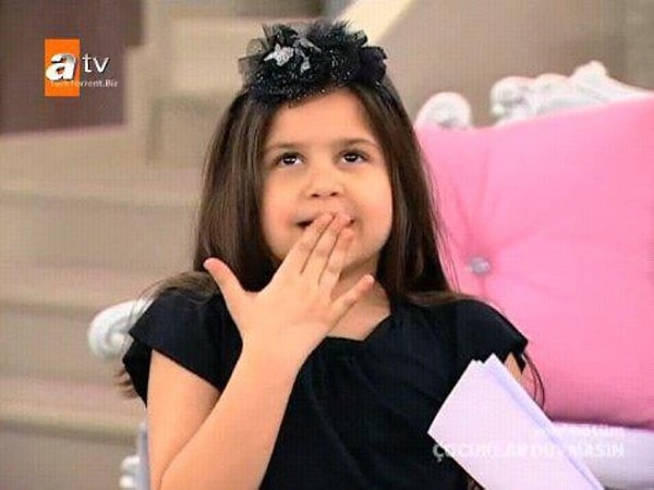 Tamer Karadağlı, Pınar Altuğ, Zeyno Gönenç ve Volkan Severcan'ın başrolünü paylaştığı Çocuklar Duymasın Türk televizyonlarının unutulmaz yapımlarından biri olmayı sürdürüyor.