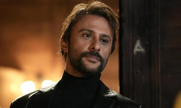 Onur Dilber, sosyal medya hesabından yaptığı bir paylaşımla Taşacak Bu Deniz'in kadrosundan çıkarıldığını açıkladı.