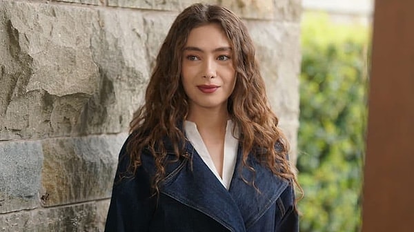 Neslihan Atagül dizi setlerine geri dönüyor! İddialı bir projenin başrolü olacağı iddia edildi.