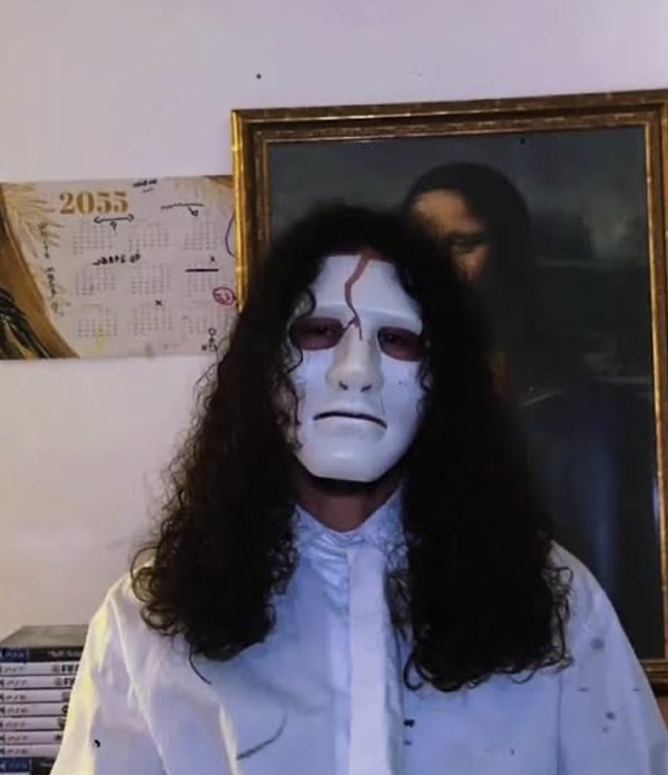 TikTok’ta zaman yolduluğu yaparak 2055 yılına gittiğini iddia eden bir kullanıcı gündem oldu.