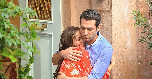 Fahriye Evcen ve Murat Yıldırım'ı aynı projede izlediğimiz ilk yapım ise 2017 yılında vizyona giren Sonsuz Aşk'tı.