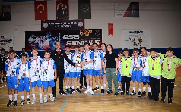 ERVA gibi insan odaklı projelerde en önemli unsurun eğitmen kadrosu olduğu vurgulanıyor. Antrenör ve eğitmenlerde sürekliliği sağlamak için nasıl bir model uyguluyorsunuz?”
