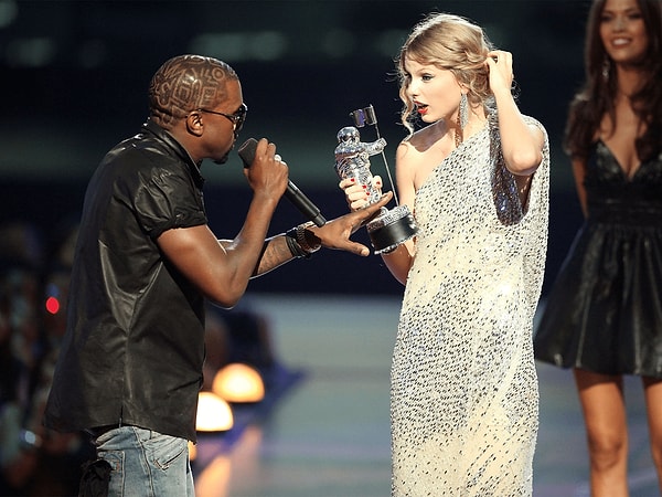2009 yılındaki MTV ödüllerinde Taylor Swift sadece ödül alacağını sanıyordu.