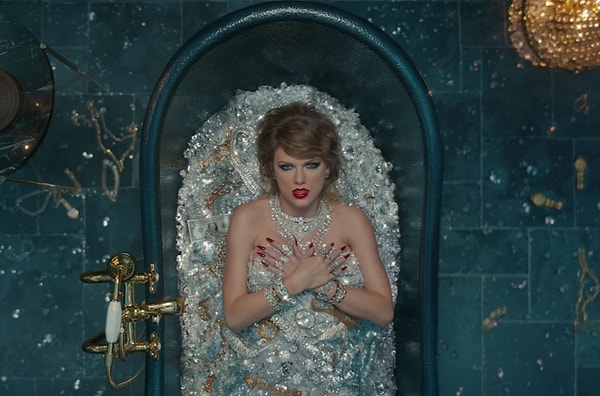 Taylor 2017 yılında Look What You Made Me Do şarkısını çıkardı.
