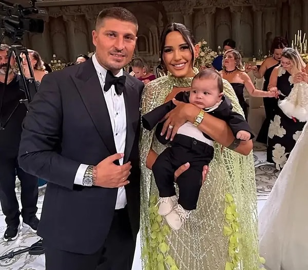 Survivor yarışmasıyla geniş kitleler tarafından tanınan Sahra Işık, yıllardır sporcu kimliği, televizyon kariyeri ve sosyal medya paylaşımlarıyla gündemde kalmayı başaran isimlerden biri.