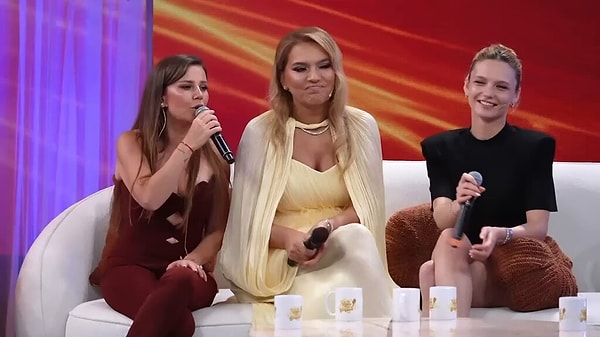 Demet Akalın ve Sinan Akçıl'ın yeni programına konuk olan Nilsu Berfin Aktaş'a Merve Özbey ve Sefo da eşlik etti.