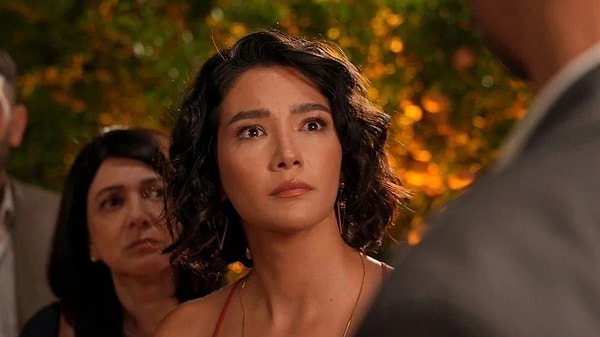 Teşkilat dizisi kadrosundan çıkarılan Aybüke Pusat, kısa bir süre sonra Halef dizisine dahil olmuştu.