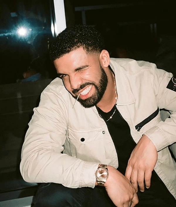 Bugün dünyada rap müziğin en büyük yıldızlarından birkaç isim saysak, o listenin ilk sıralarında mutlaka Drake yer alır.