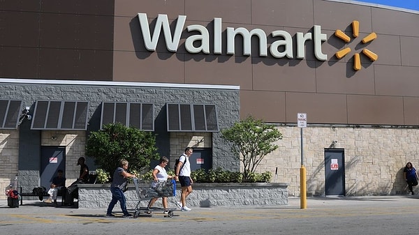 In the aftermath of the incident, officials from Walmart made a statement, confirming that Tameka Hall's affiliation with the company was immediately severed and she no longer operates within the organization.