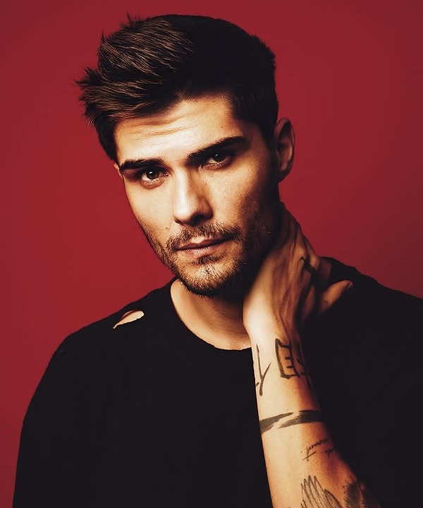 The majority of those who come across Barış Murat Yağcı today, whether on social media, in the tabloid news, or on television, got to know him through Survivor.