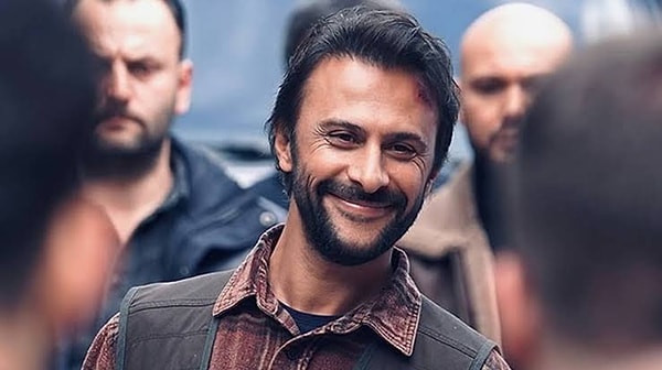 Ekibin Onur Dilber'i toplantıya çağırdığı ancak Dilber'in doğrudan sosyal medya hesaplarından ayrılık açıklaması yaptığı iddia edildi.