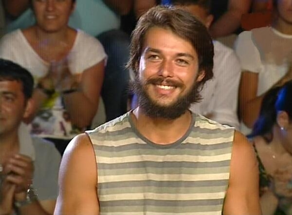 2013 yılında katıldığı Survivor Ünlüler-Gönüllüler'de şampiyon olmayı başaran Hilmi Cem İntepe, kısa sürede büyük bir ün yakaladı.