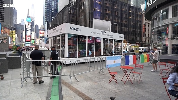 All you need to do is watch the matches from within the glass cabin located in the heart of New York.