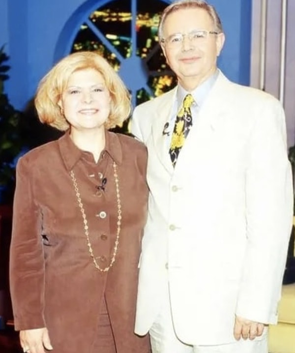 Following a major family crisis, Neşe Karaböcek united her life with Tevfik Yener, a journalist, author and painter, in 1975.