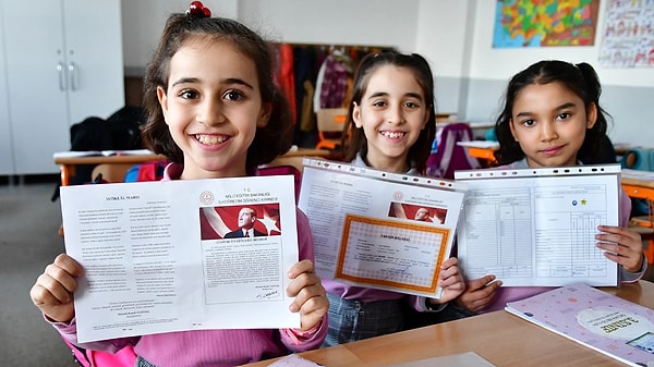 Yarın dağıtılacak yeni gelişim raporunda Atatürk ve İstiklal Marşı olacak.