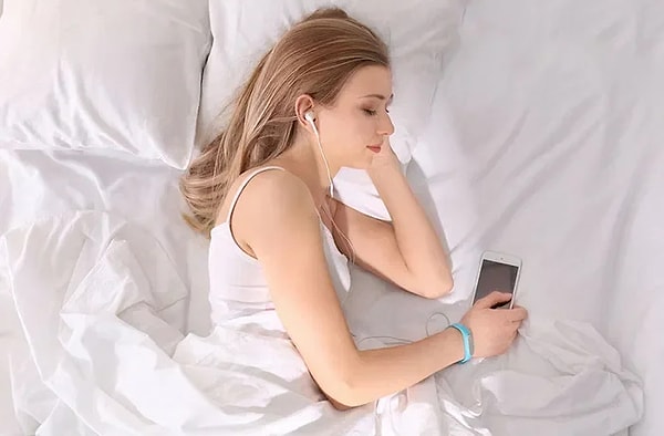 Dinlemekten keyif aldığınız müzik listelerini telefonunuza indirin.