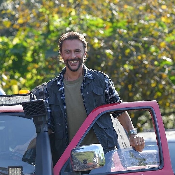 Onur Dilber, who garnered significant attention with his portrayal of the character Gezep in "This Sea Will Overflow," both surprised and saddened with the news of his departure.