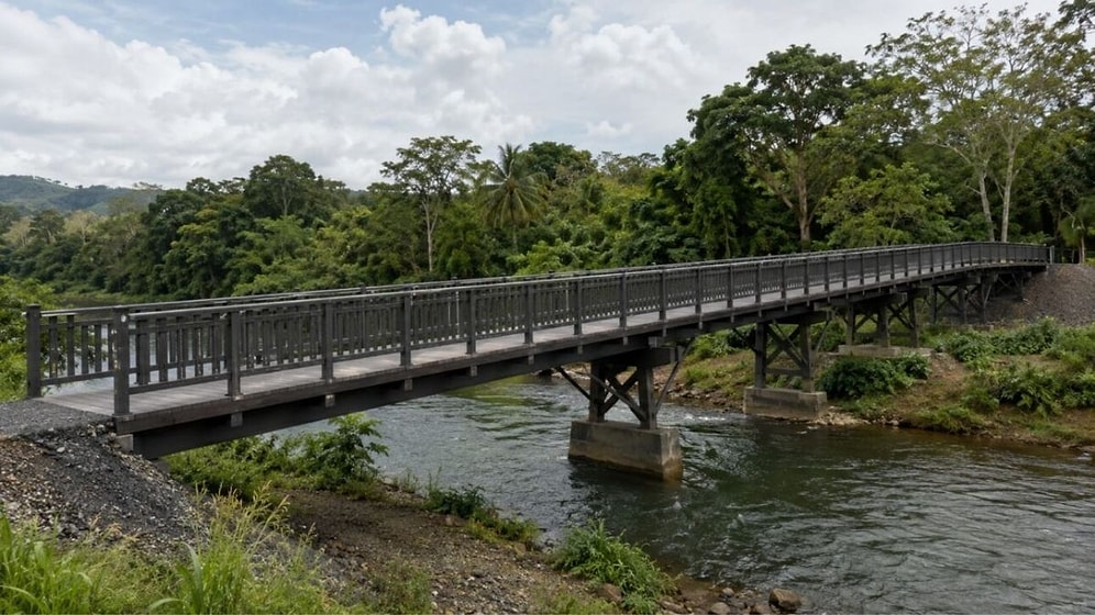 They Built an 81-Meter Bridge With Over 7 Tons of Waste Destined for the Trash